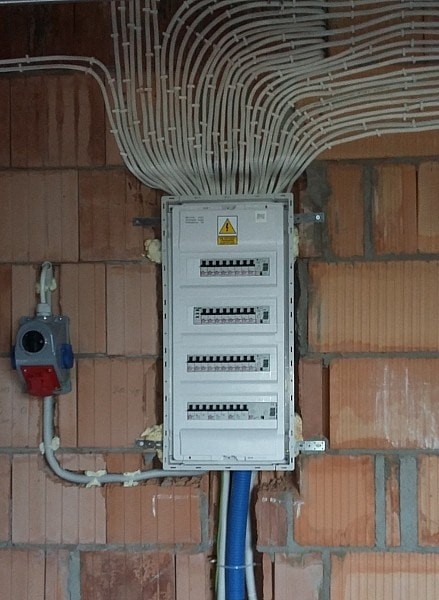 INSTALACJE ELEKTRYCZNE SZYBKO TANIO SOLIDNIE ELEKTRYK