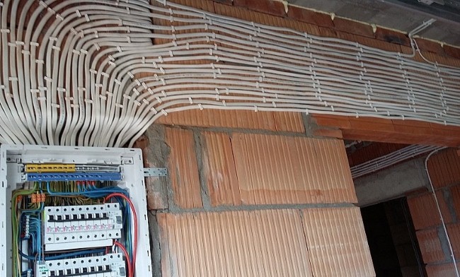 INSTALACJE ELEKTRYCZNE SZYBKO TANIO SOLIDNIE ELEKTRYK